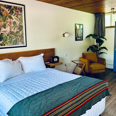 The Sierra Motel Traverse City Extérieur photo