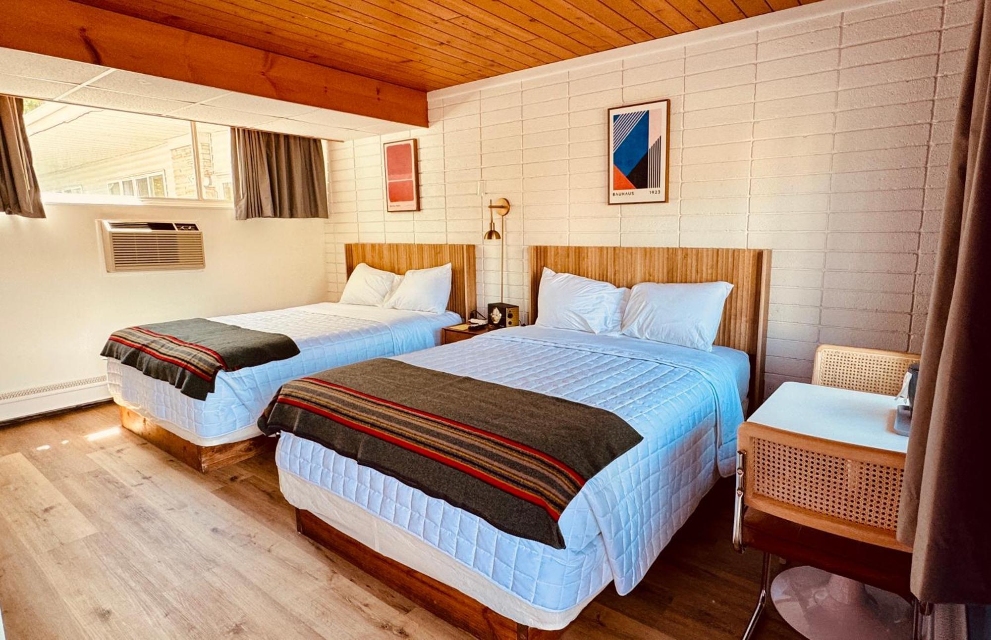 The Sierra Motel Traverse City Extérieur photo