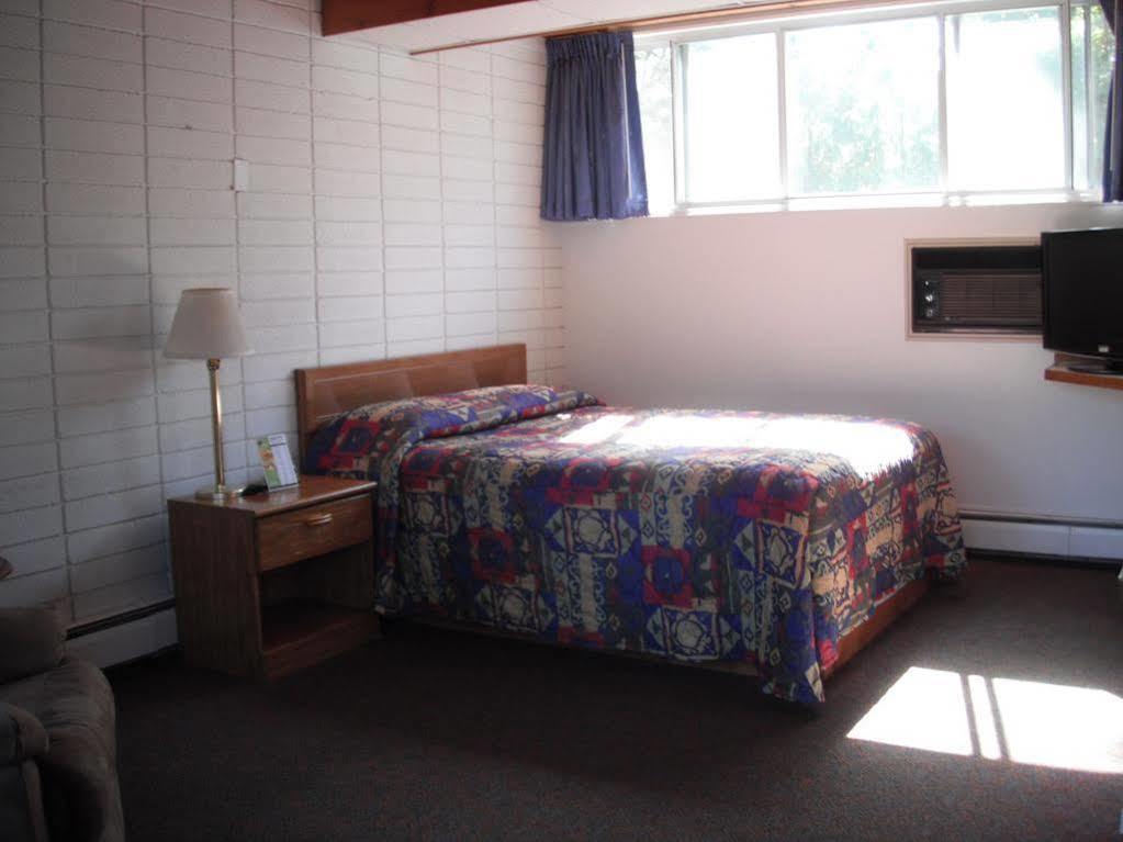 The Sierra Motel Traverse City Extérieur photo